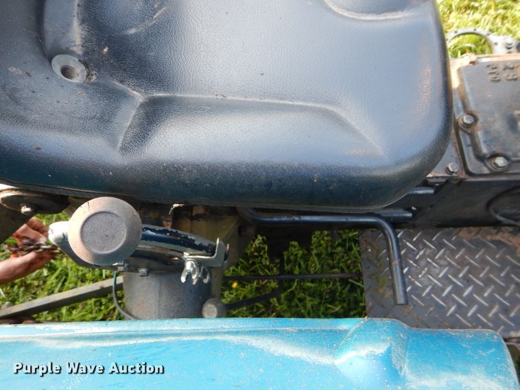 image for item DH2541 Mitsubishi D2600 MFWD tractor