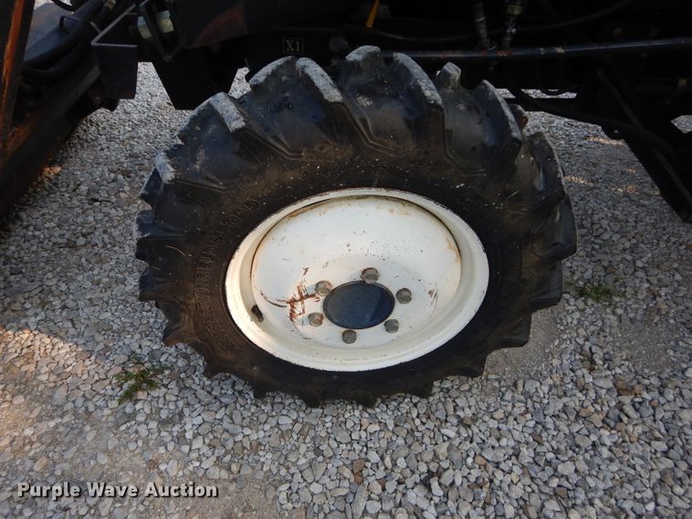 image for item DH2541 Mitsubishi D2600 MFWD tractor