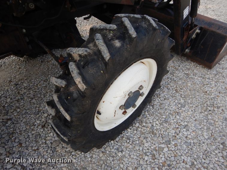 image for item DH2541 Mitsubishi D2600 MFWD tractor