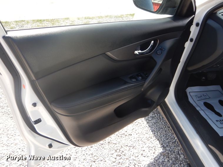 image for item DH2544 2016 Nissan Rogue SUV