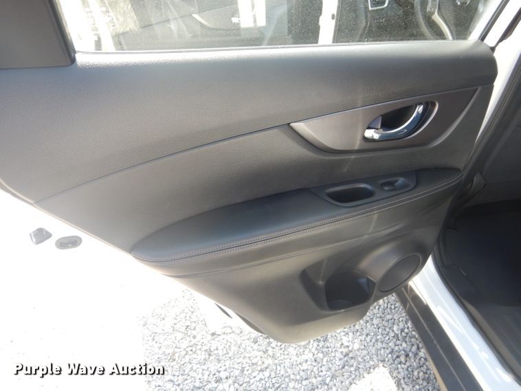 image for item DH2544 2016 Nissan Rogue SUV