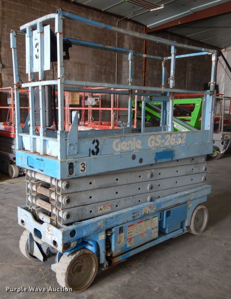 image for item DH2568 2004 Genie GS-2632 scissor lift