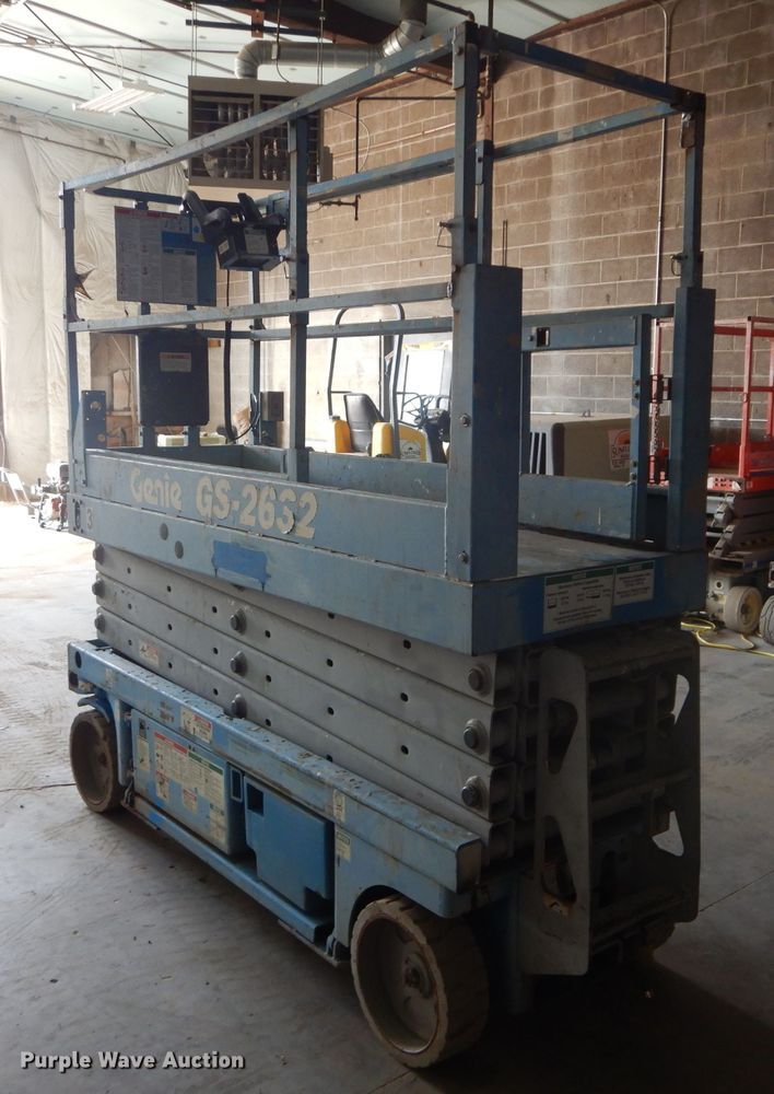 image for item DH2568 2004 Genie GS-2632 scissor lift