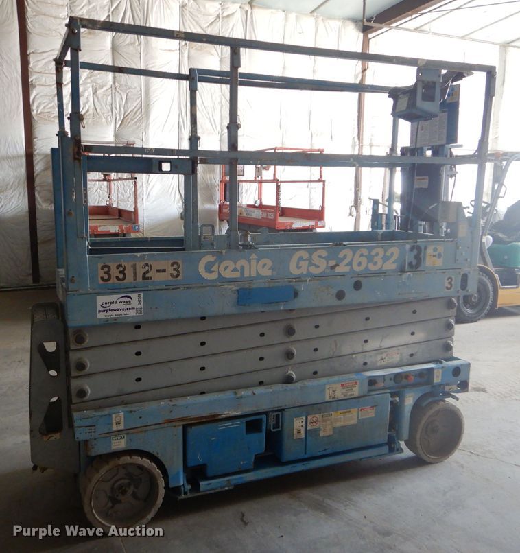 image for item DH2568 2004 Genie GS-2632 scissor lift