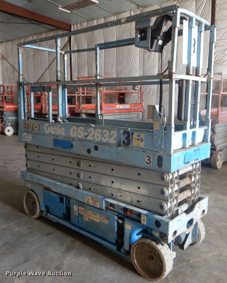 image for item DH2568 2004 Genie GS-2632 scissor lift