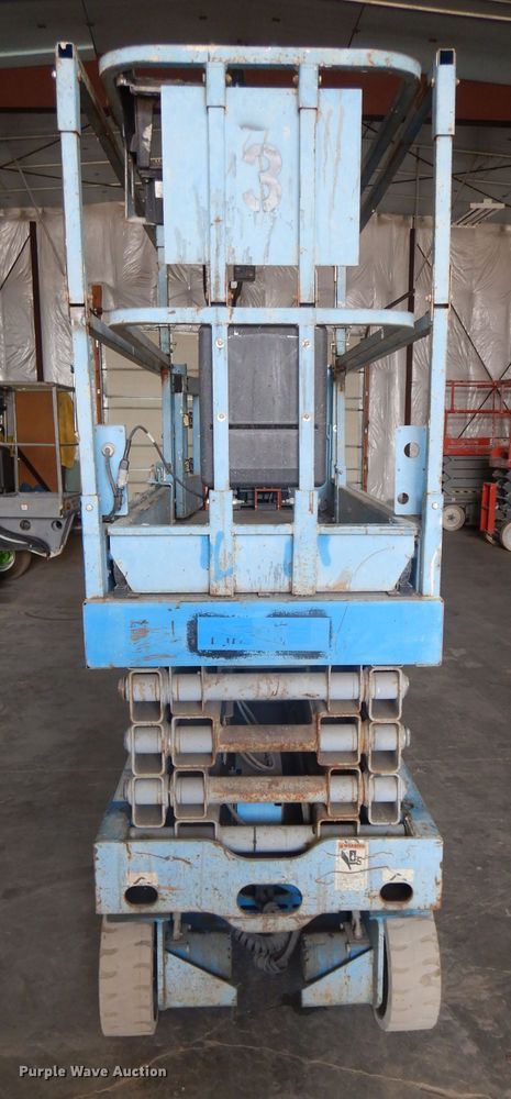 image for item DH2568 2004 Genie GS-2632 scissor lift