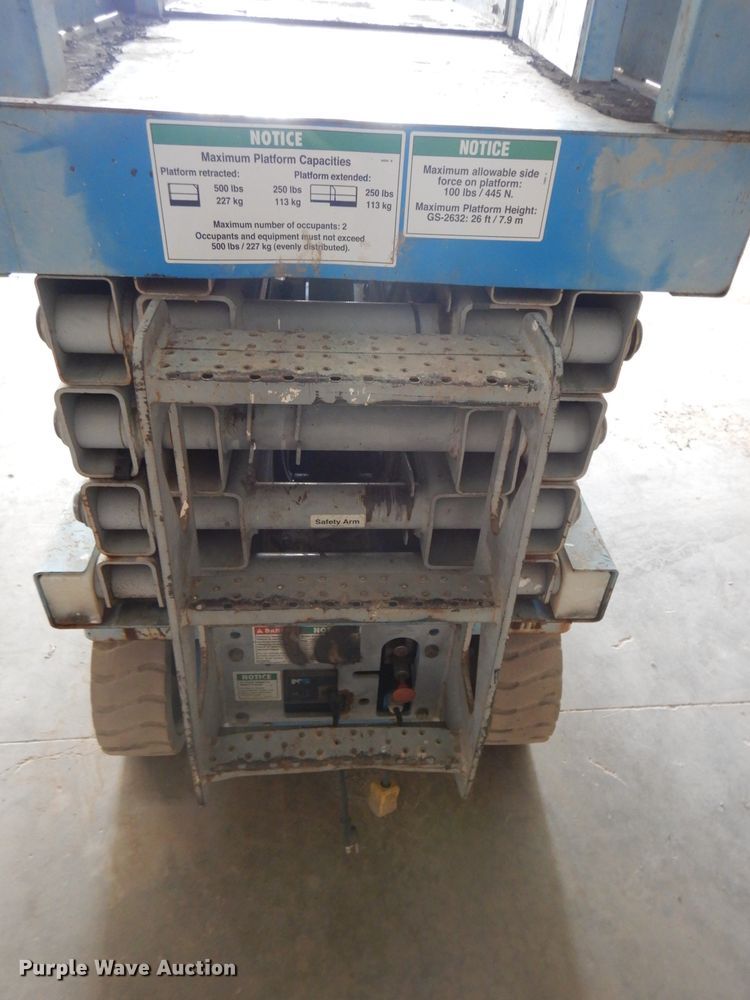 image for item DH2568 2004 Genie GS-2632 scissor lift