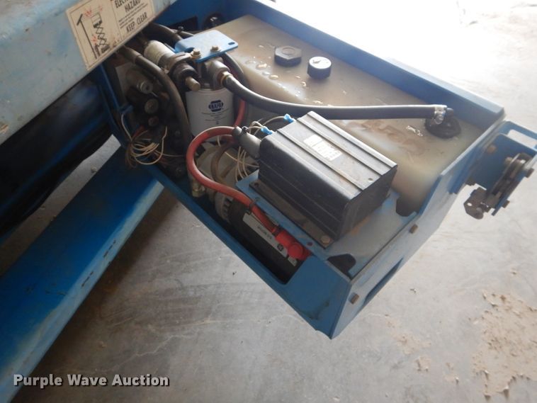 image for item DH2568 2004 Genie GS-2632 scissor lift