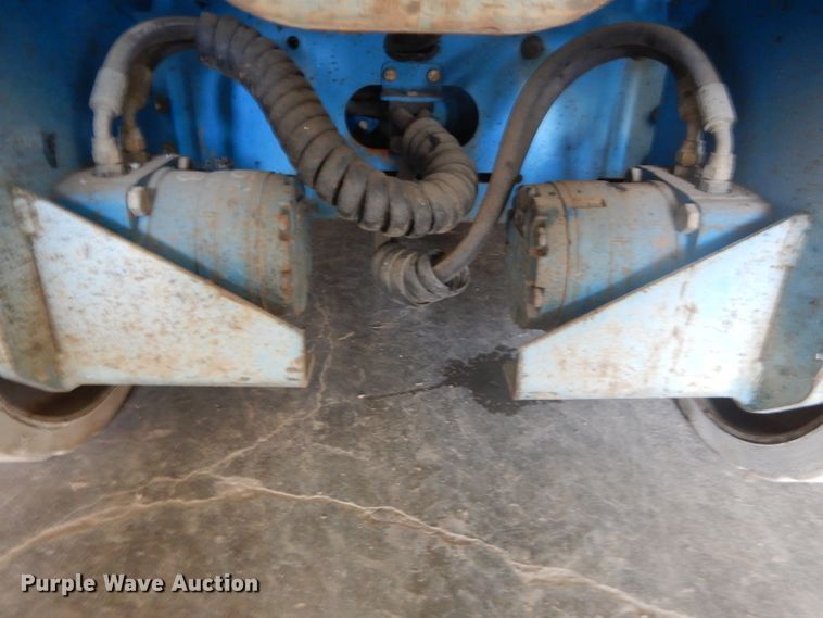 image for item DH2568 2004 Genie GS-2632 scissor lift