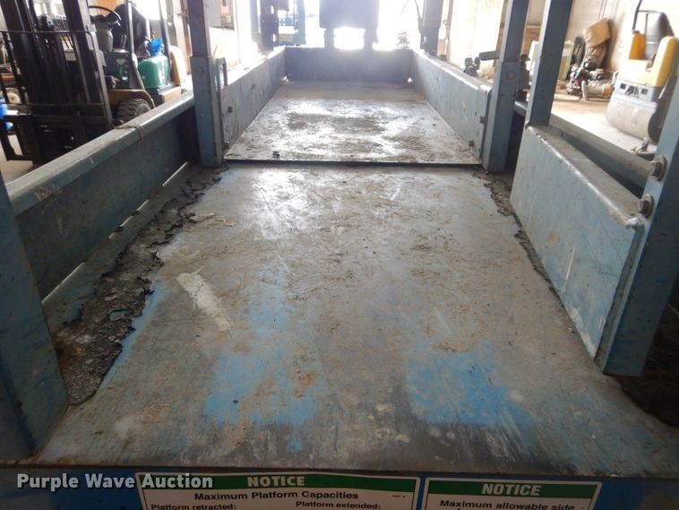 image for item DH2568 2004 Genie GS-2632 scissor lift