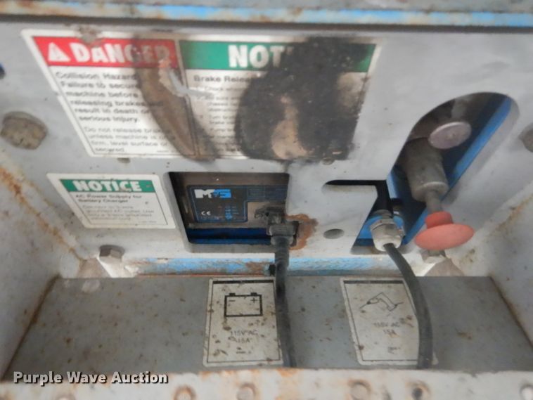 image for item DH2568 2004 Genie GS-2632 scissor lift