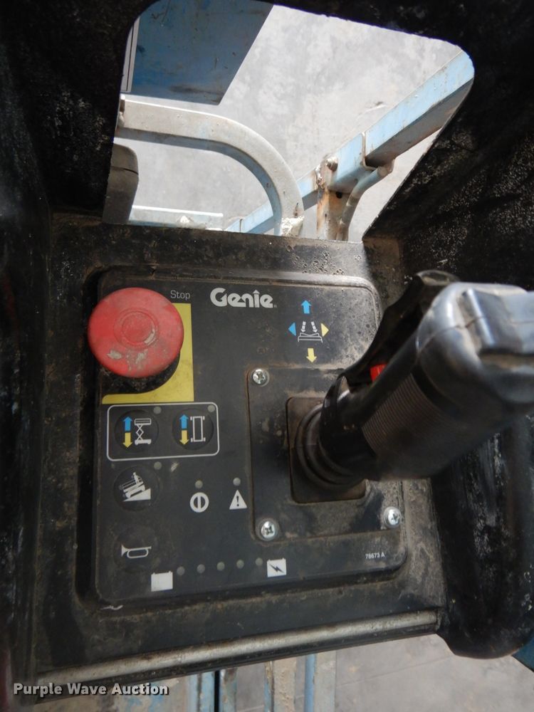 image for item DH2568 2004 Genie GS-2632 scissor lift