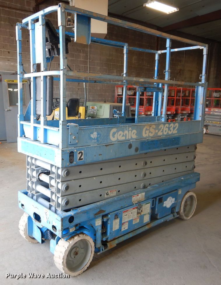 image for item DH2569 2002 Genie GS-2632 scissor lift