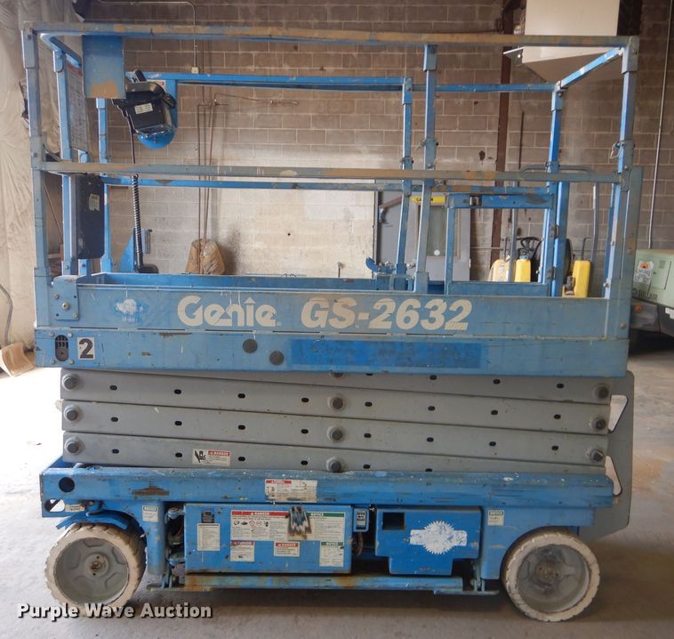 image for item DH2569 2002 Genie GS-2632 scissor lift