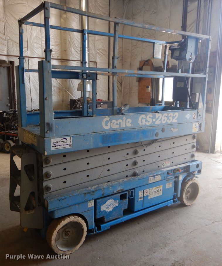 image for item DH2569 2002 Genie GS-2632 scissor lift