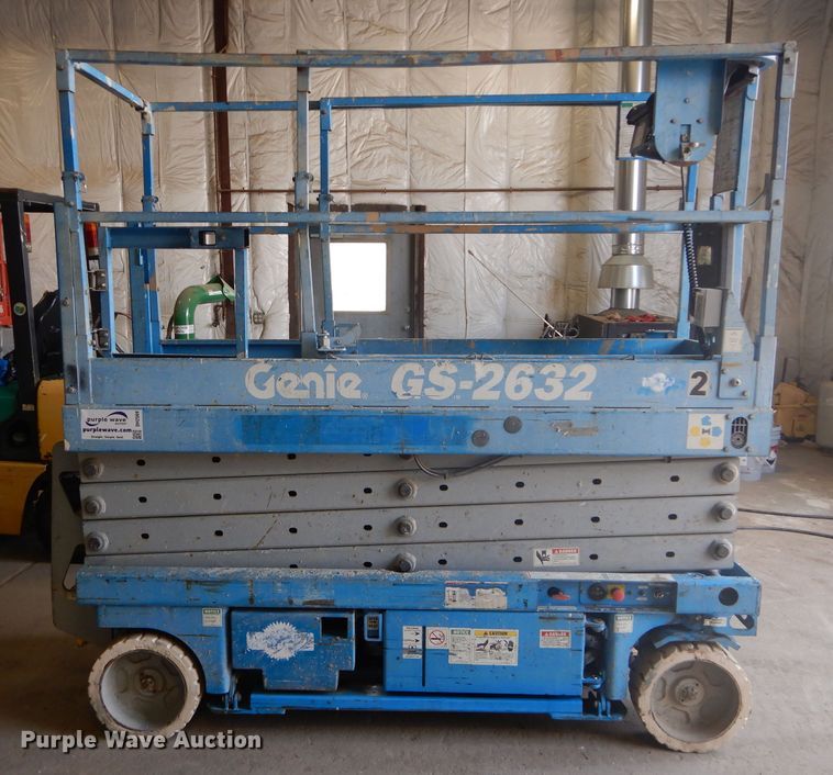 image for item DH2569 2002 Genie GS-2632 scissor lift