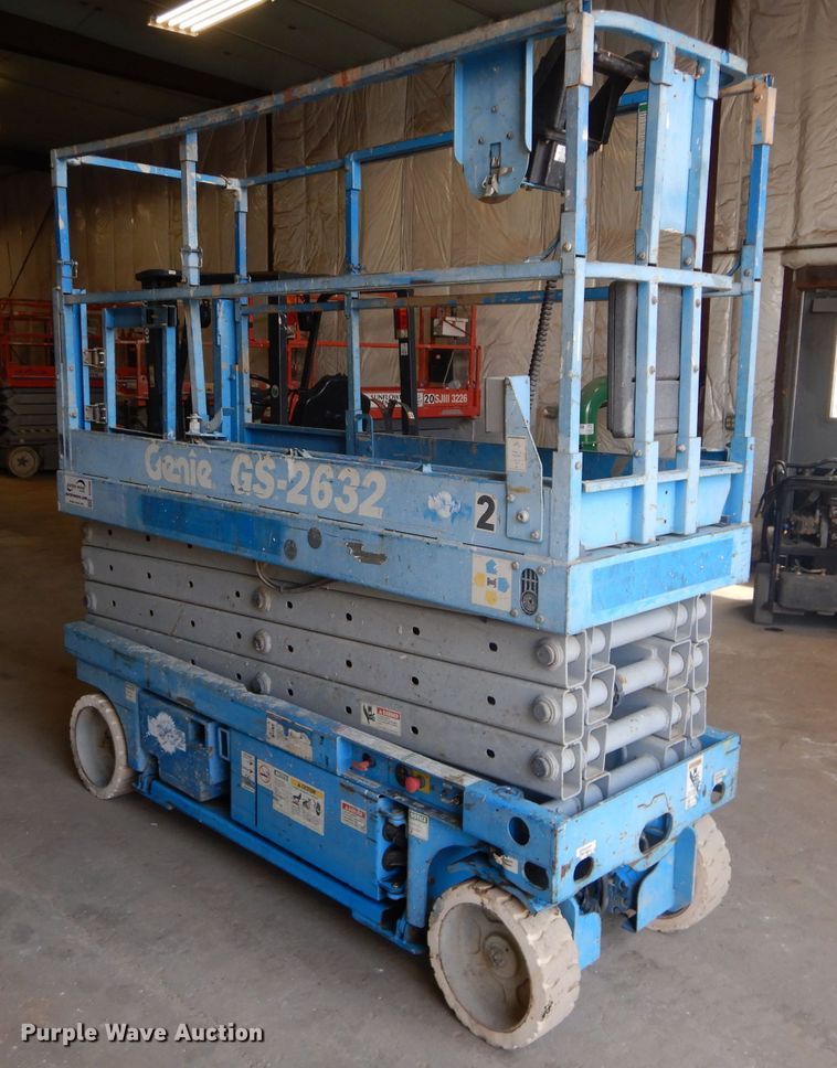 image for item DH2569 2002 Genie GS-2632 scissor lift