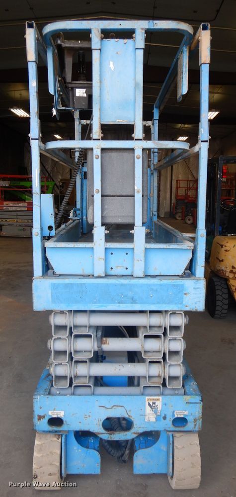 image for item DH2569 2002 Genie GS-2632 scissor lift