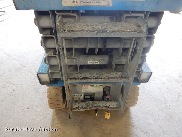 image for item DH2569 2002 Genie GS-2632 scissor lift