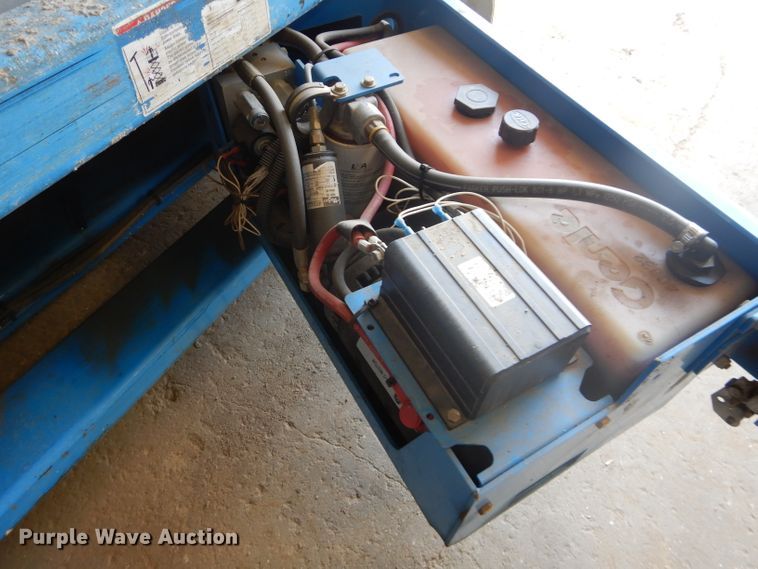 image for item DH2569 2002 Genie GS-2632 scissor lift