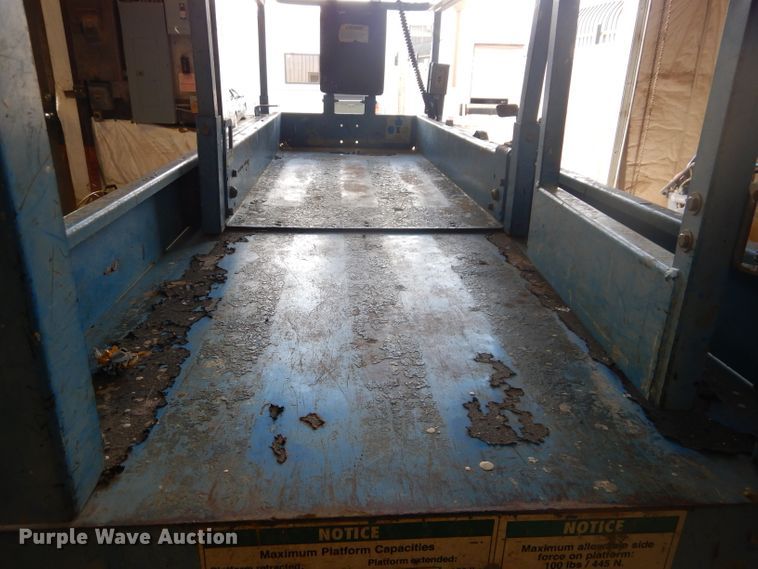 image for item DH2569 2002 Genie GS-2632 scissor lift