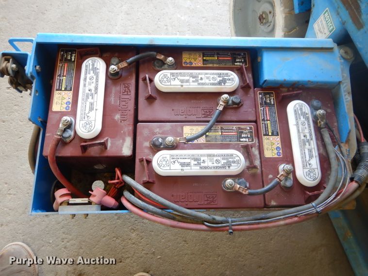 image for item DH2569 2002 Genie GS-2632 scissor lift