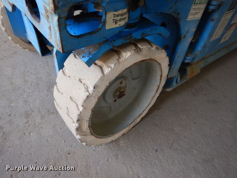 image for item DH2569 2002 Genie GS-2632 scissor lift