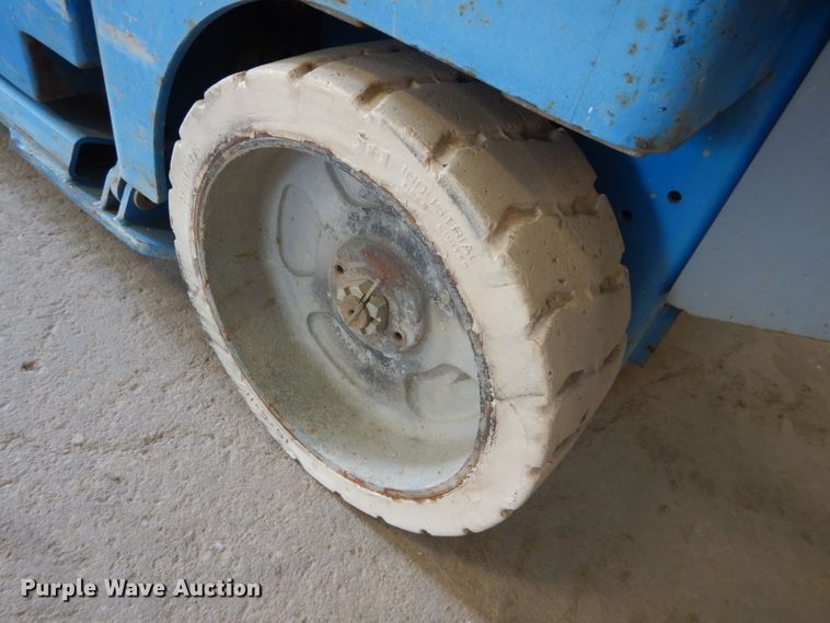 image for item DH2569 2002 Genie GS-2632 scissor lift