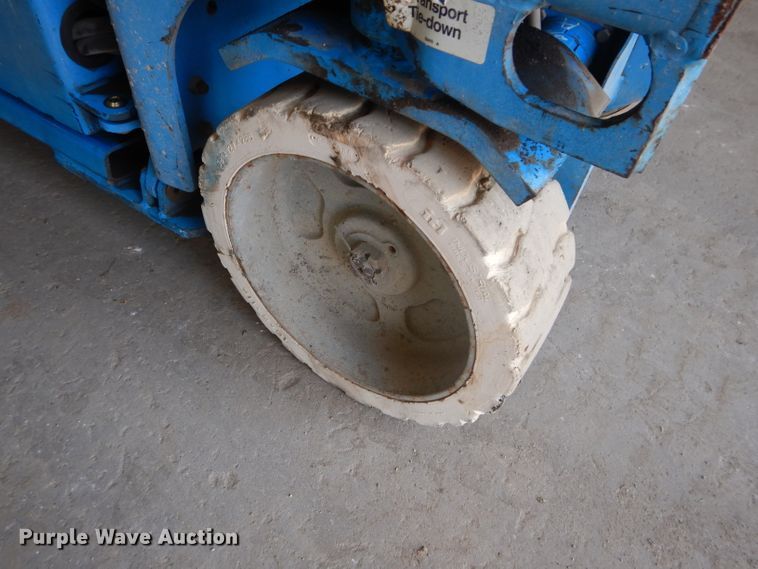 image for item DH2569 2002 Genie GS-2632 scissor lift