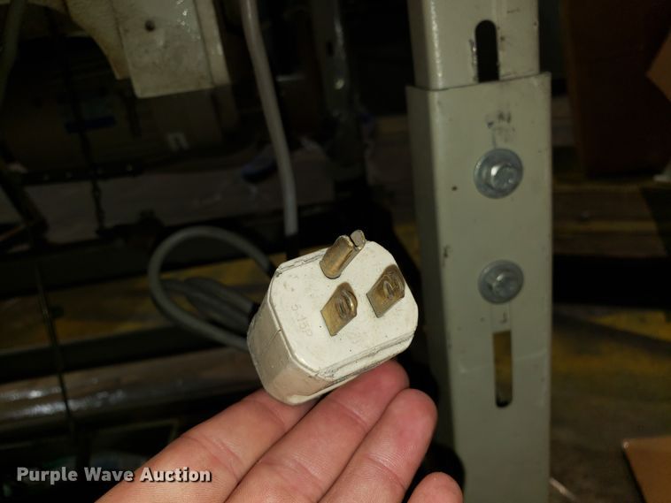 image for item DH2823 Consew 733R-5 sewing machine