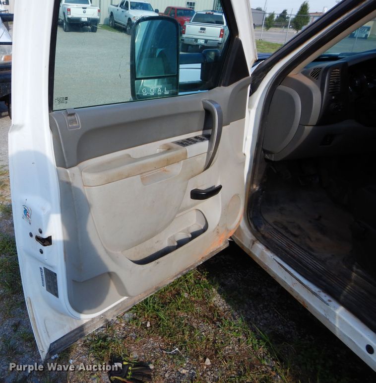 image for item DH3544 2014 Chevrolet Silverado 2500HD Crew Cab pickup truck