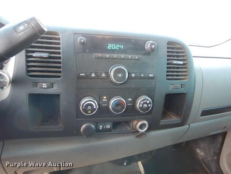 image for item DH3544 2014 Chevrolet Silverado 2500HD Crew Cab pickup truck