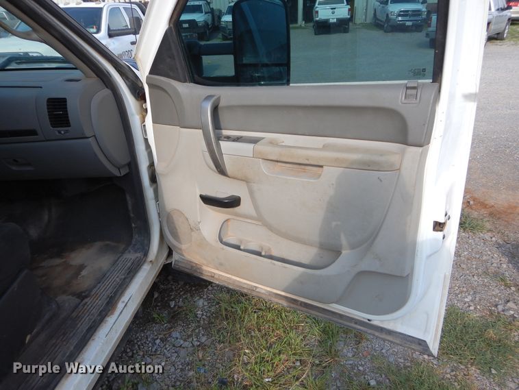 image for item DH3544 2014 Chevrolet Silverado 2500HD Crew Cab pickup truck