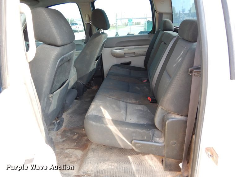 image for item DH3544 2014 Chevrolet Silverado 2500HD Crew Cab pickup truck