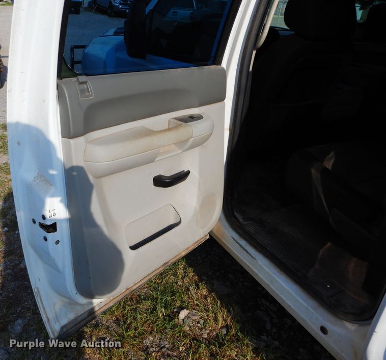 image for item DH3544 2014 Chevrolet Silverado 2500HD Crew Cab pickup truck