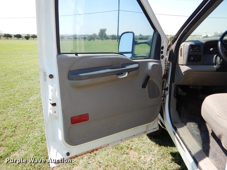 image for item DH3558 2001 Ford F550 Crew Cab utility truck