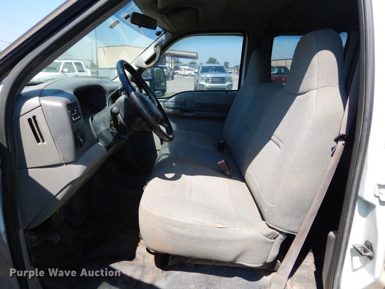 image for item DH3558 2001 Ford F550 Crew Cab utility truck