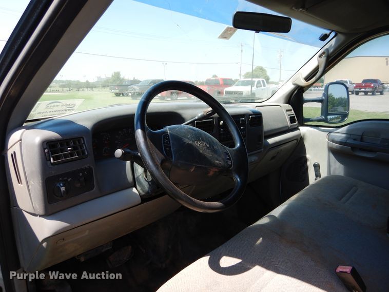 image for item DH3558 2001 Ford F550 Crew Cab utility truck