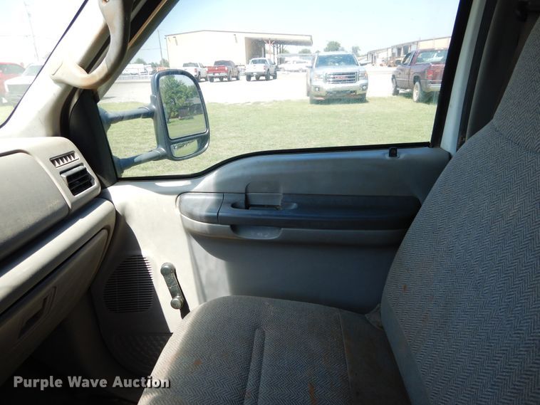 image for item DH3558 2001 Ford F550 Crew Cab utility truck