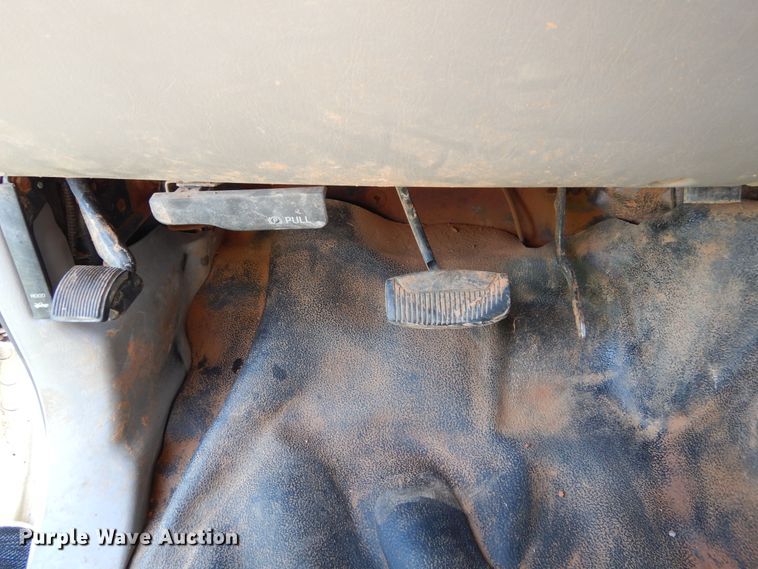 image for item DH3558 2001 Ford F550 Crew Cab utility truck