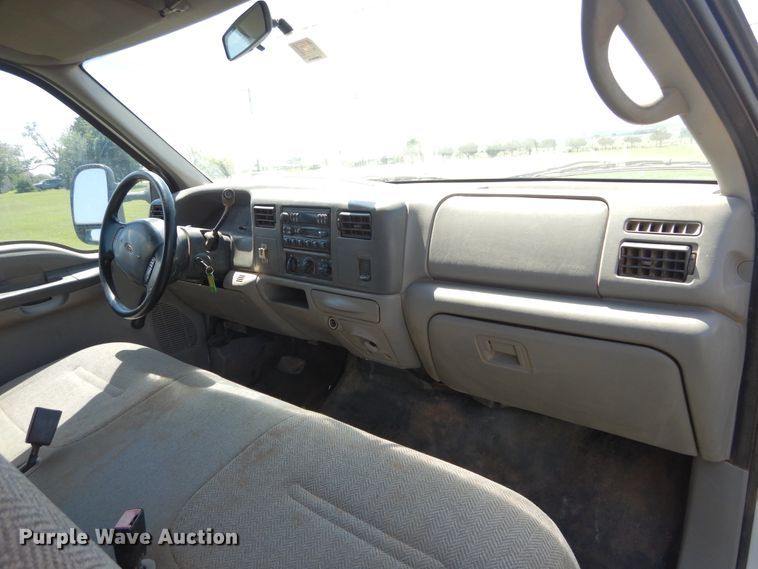 image for item DH3558 2001 Ford F550 Crew Cab utility truck