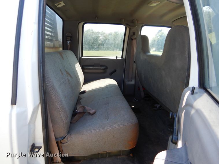 image for item DH3558 2001 Ford F550 Crew Cab utility truck