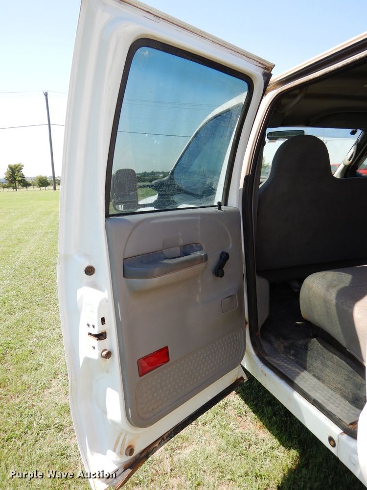 image for item DH3558 2001 Ford F550 Crew Cab utility truck