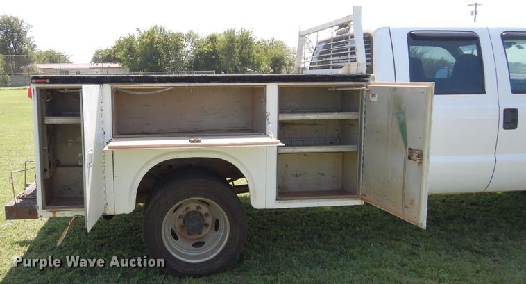 image for item DH3558 2001 Ford F550 Crew Cab utility truck