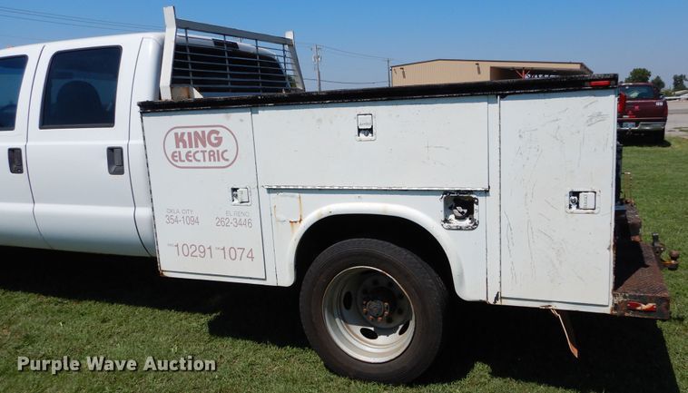 image for item DH3558 2001 Ford F550 Crew Cab utility truck