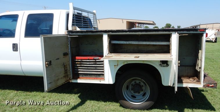 image for item DH3558 2001 Ford F550 Crew Cab utility truck