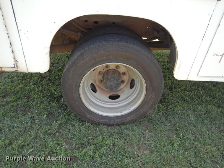 image for item DH3558 2001 Ford F550 Crew Cab utility truck