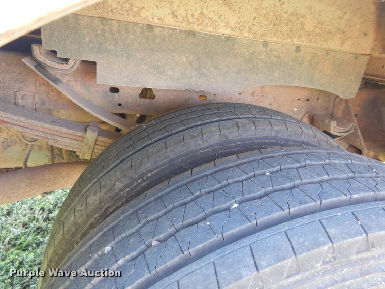 image for item DH3558 2001 Ford F550 Crew Cab utility truck