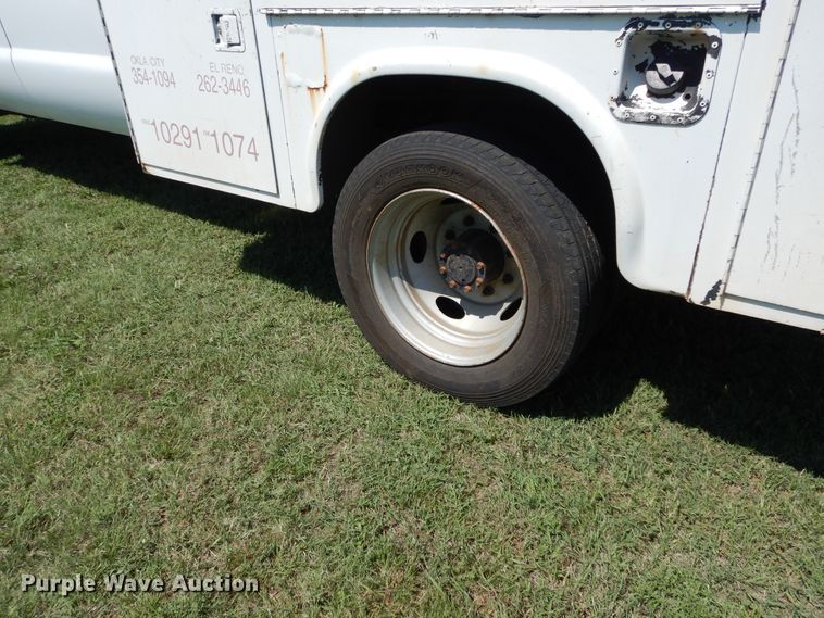 image for item DH3558 2001 Ford F550 Crew Cab utility truck