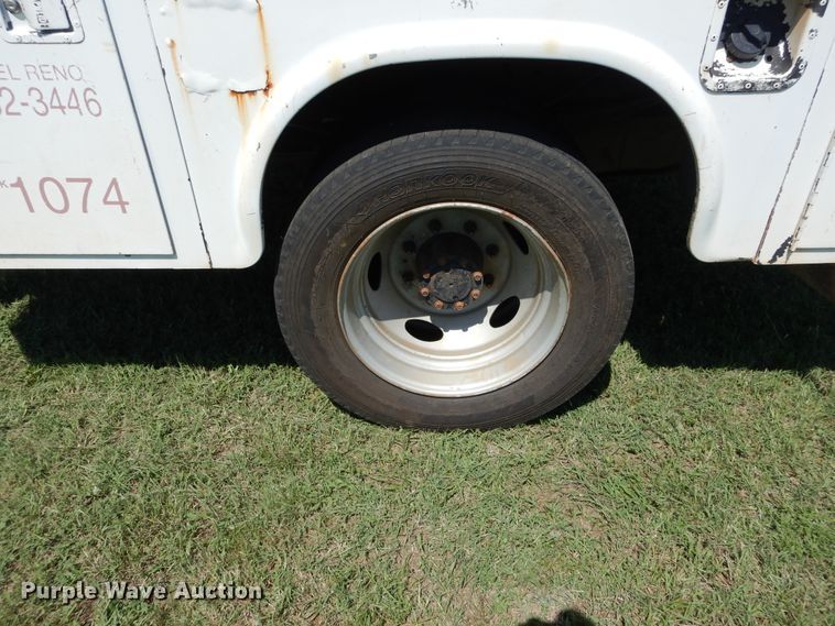 image for item DH3558 2001 Ford F550 Crew Cab utility truck